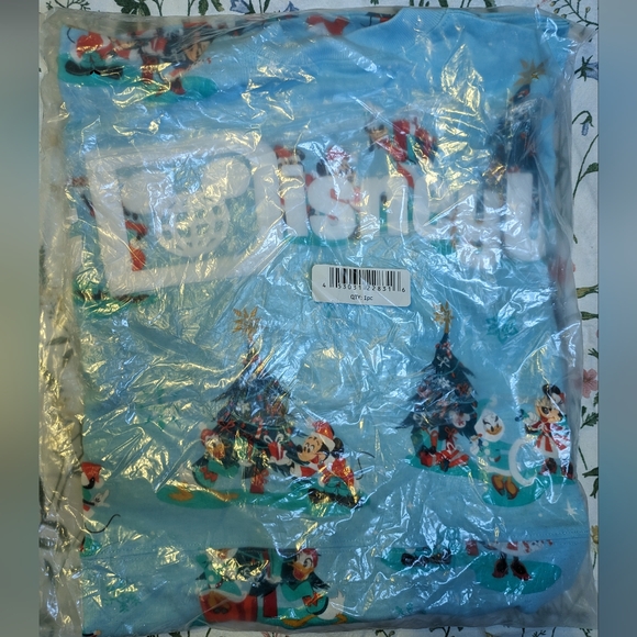 Disney Santa Mickey Mouse & Friends Holiday Spirit Jersey, NWT, Adult Unisex XXL - Picture 11 of 12